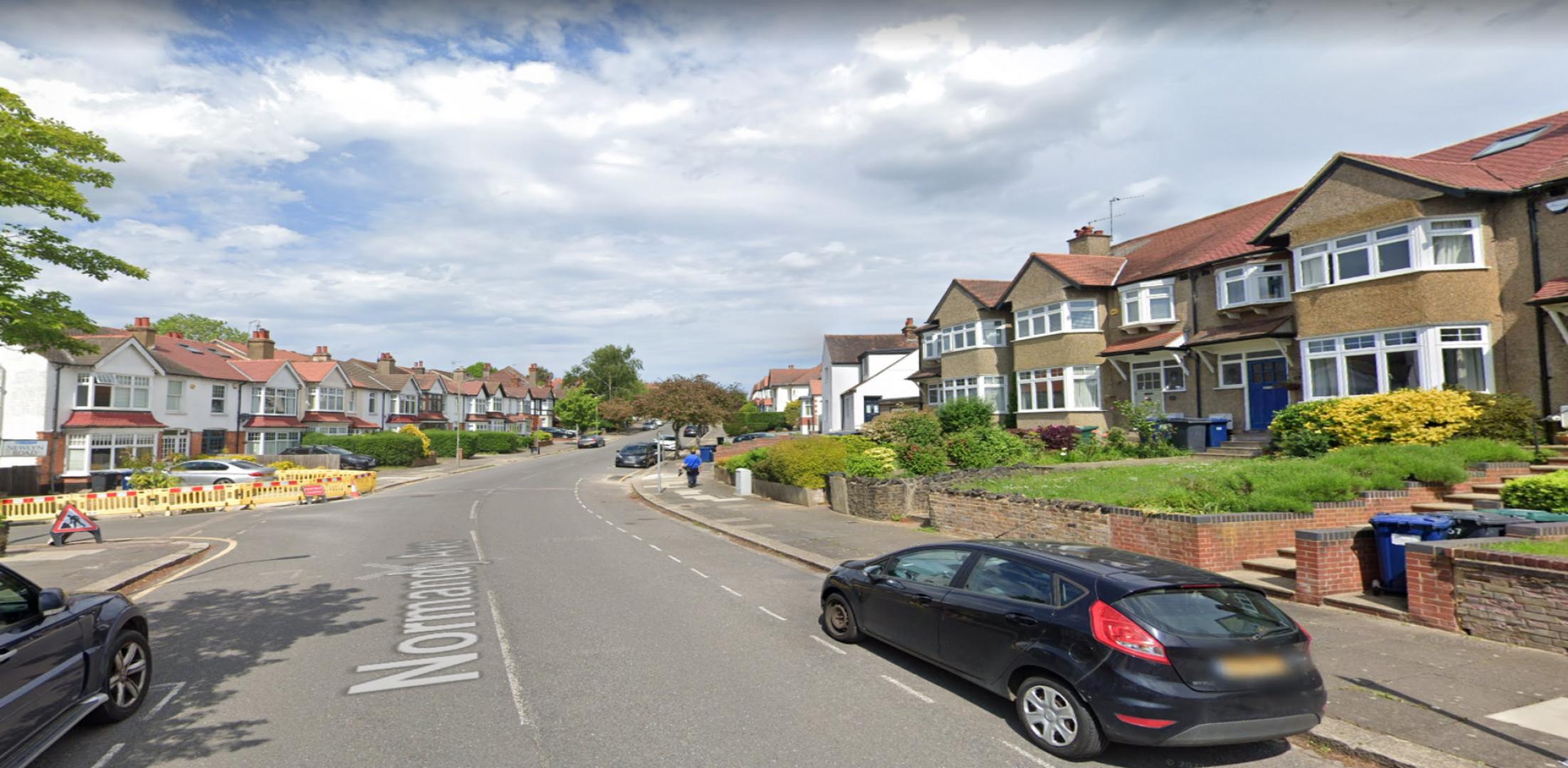 			Studio Apartment, 1 bath, 1 reception Flat			 Normandy Avenue, High Barnet